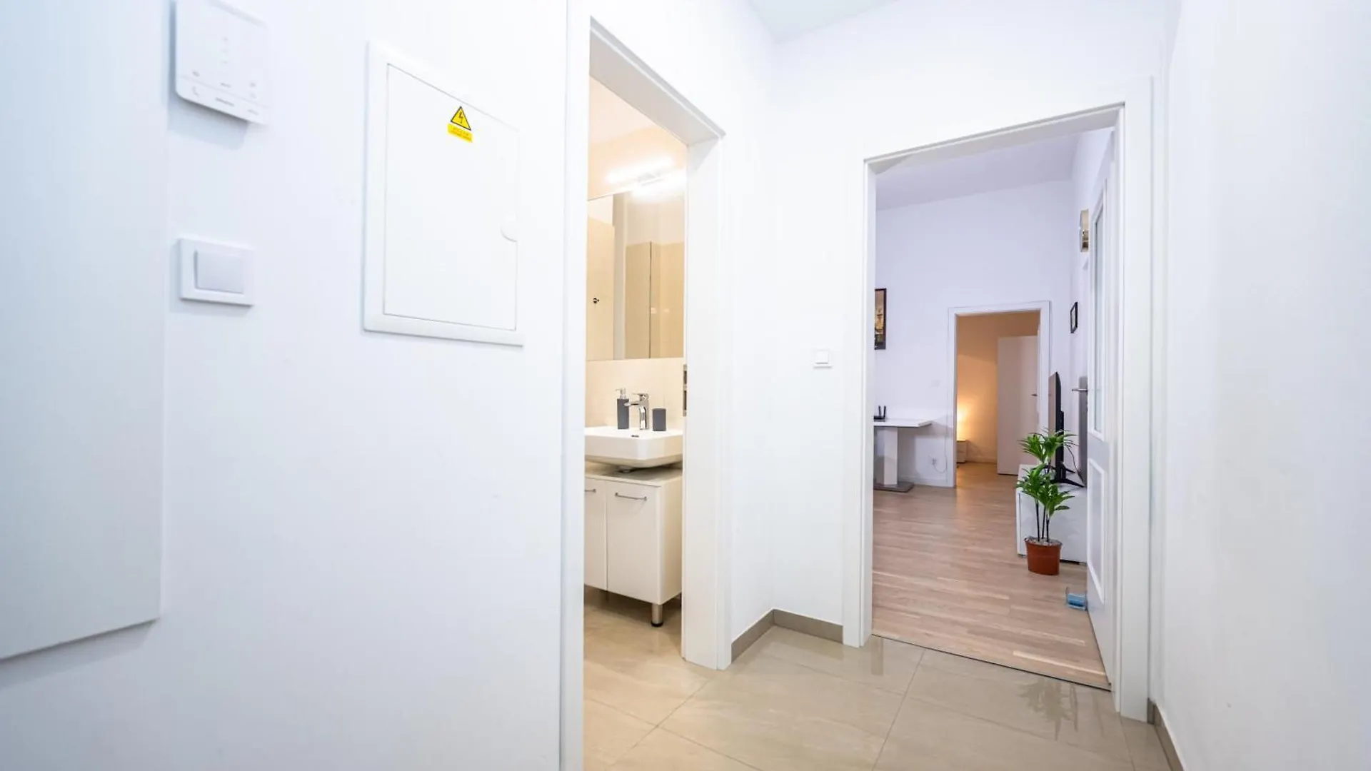 Stunning Wenceslas Square Apartment Praga
